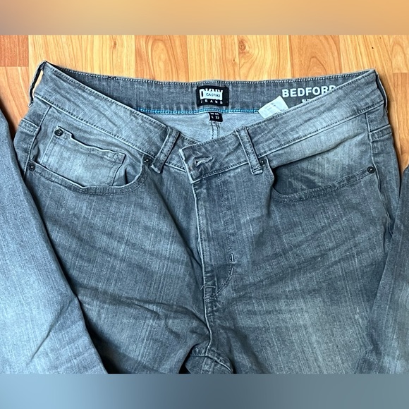Like New DKNY Authentic Jeans Mens 34w/32L Bedford Slim Fit - Picture 4 of 10